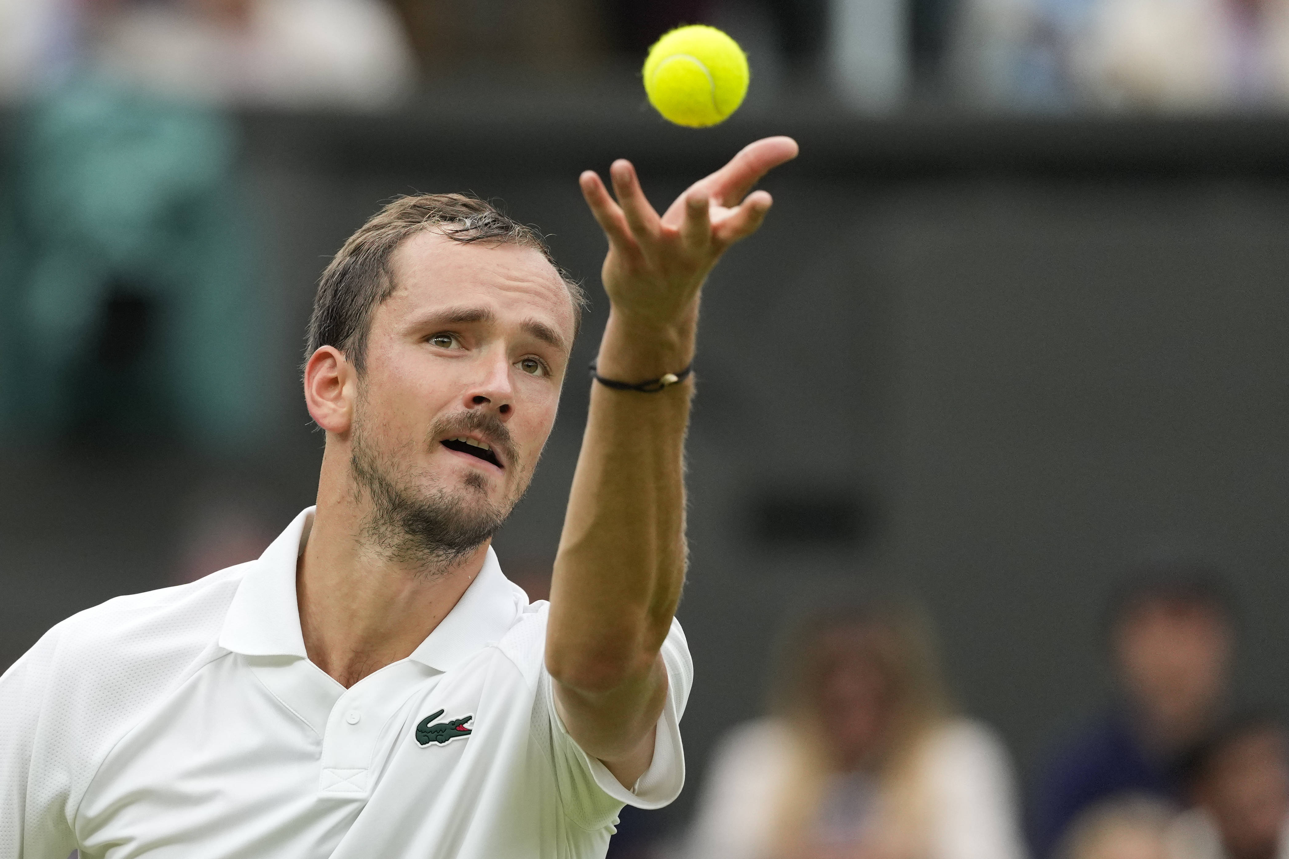 意大利网球队爆冷美国网球队，梅德韦杰夫爆发神勇