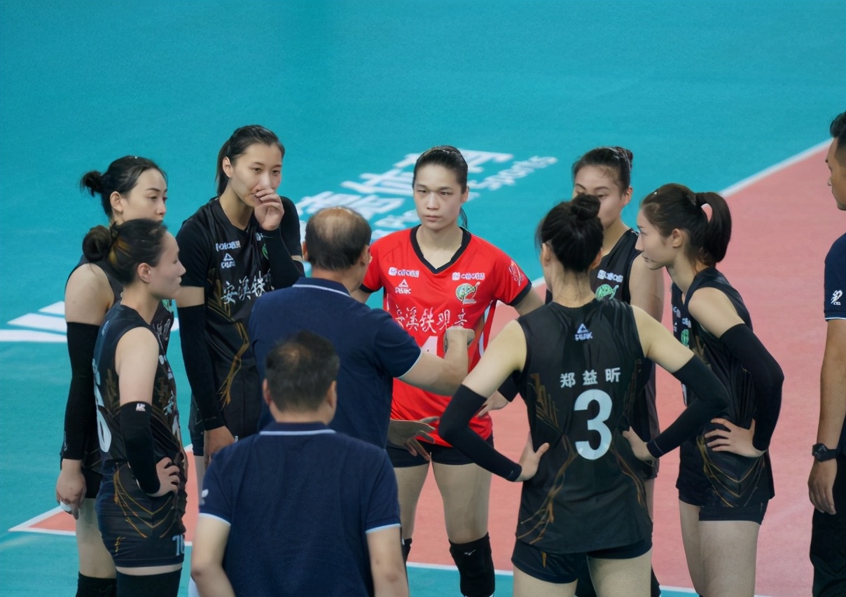 山东队力克青岛队，米切尔状态火热