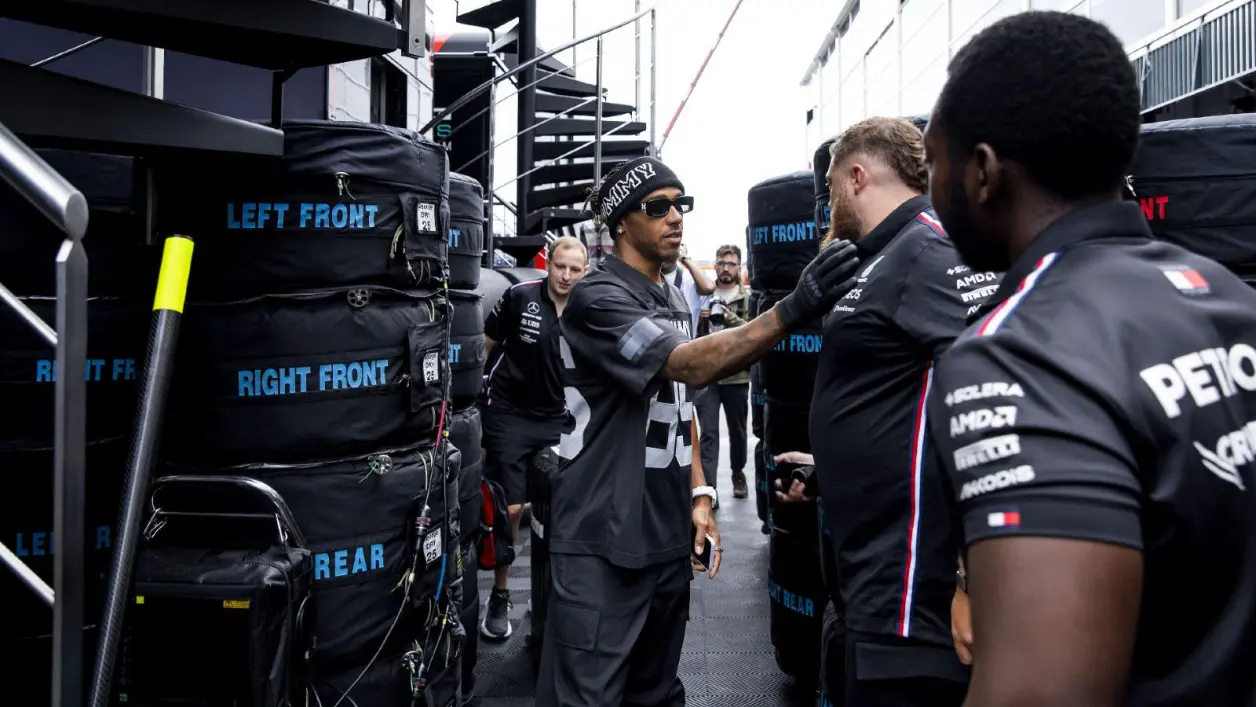 威廉姆斯碾压阿斯顿马丁，佩雷兹刷新纪录