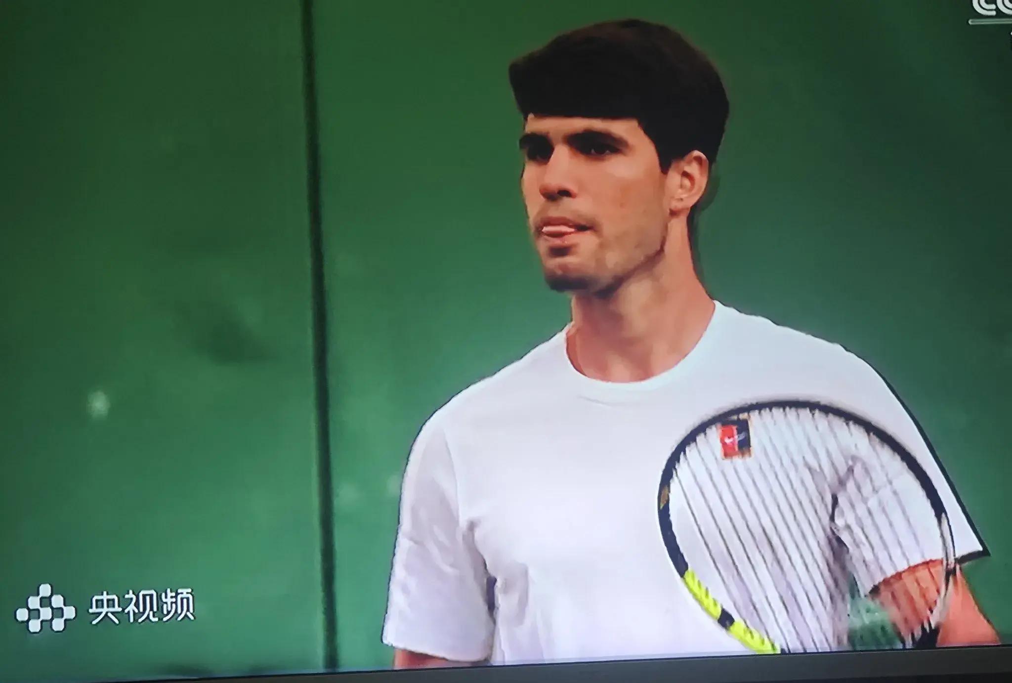 法网逆转年终总决赛,阿尔卡拉斯统治全场 法网逆转年终总决赛,阿尔卡拉斯统治全场